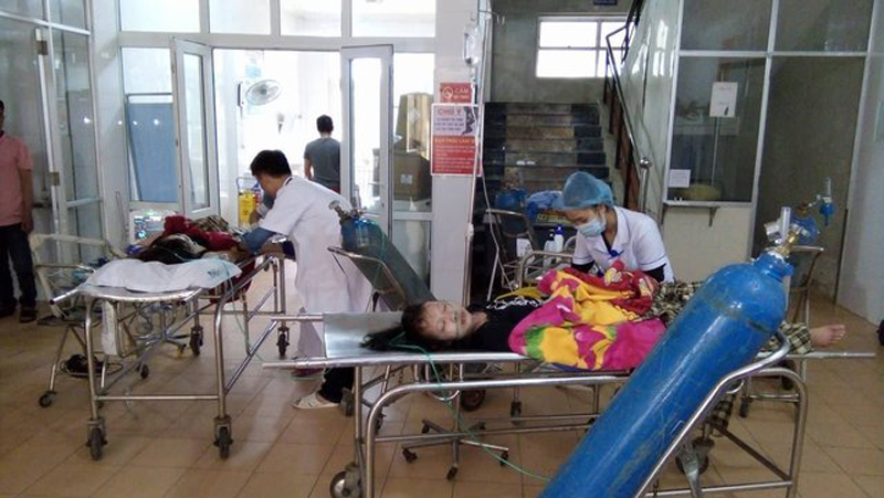 Y tế Quảng Bình đến Phú Yên đảm bảo khám chữa bệnh trong mưa lũ.