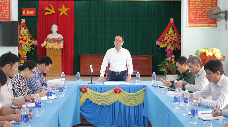 Phó Chủ tịch UBND tỉnh Phan Mạnh Hùng chủ trì buổi làm việc với xã Lâm Thuỷ.