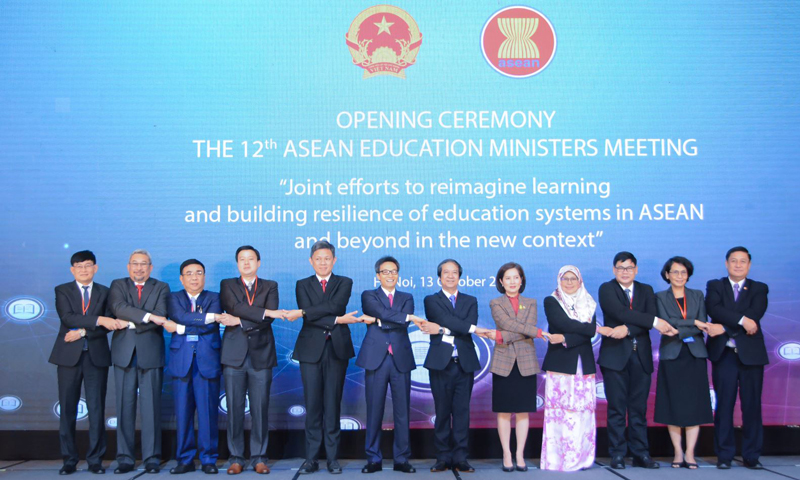 Phó Thủ tướng Vũ Đức Đam cùng các Bộ trưởng Giáo dục, đại diện phụ trách giáo dục các nước thành viên trong ASEAN. Ảnh: TT. 