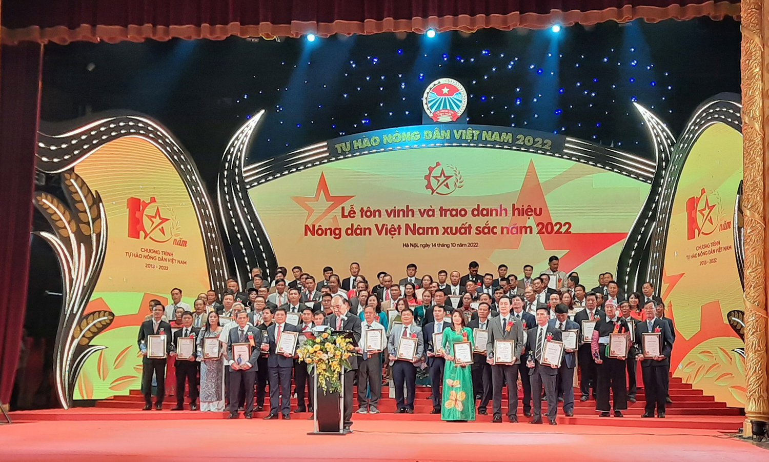 Chủ tịch nước Nguyễn Xuân Phúc phát biểu chúc mừng nông dân xuất sắc tại lễ tôn vinh