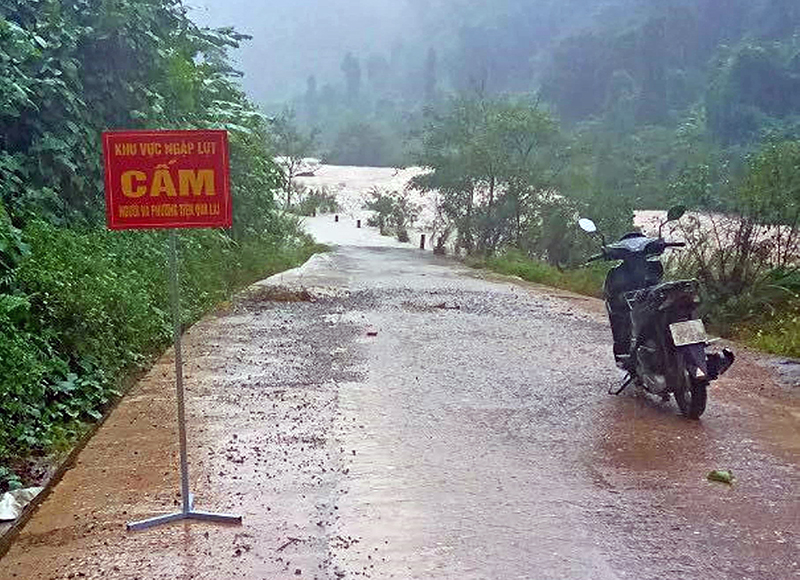 Chính quyền xã Trường Sơn đã đặt biển cấm lưu thông tại một số tuyến đường vào các bản trên địa bàn.