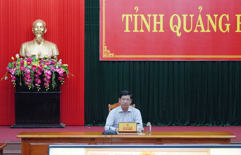 Đồng chí Phó Chủ tịch UBND tỉnh Hồ An Phong tham dự cuộc họp tại điểm cầu tỉnh Quảng Bình.