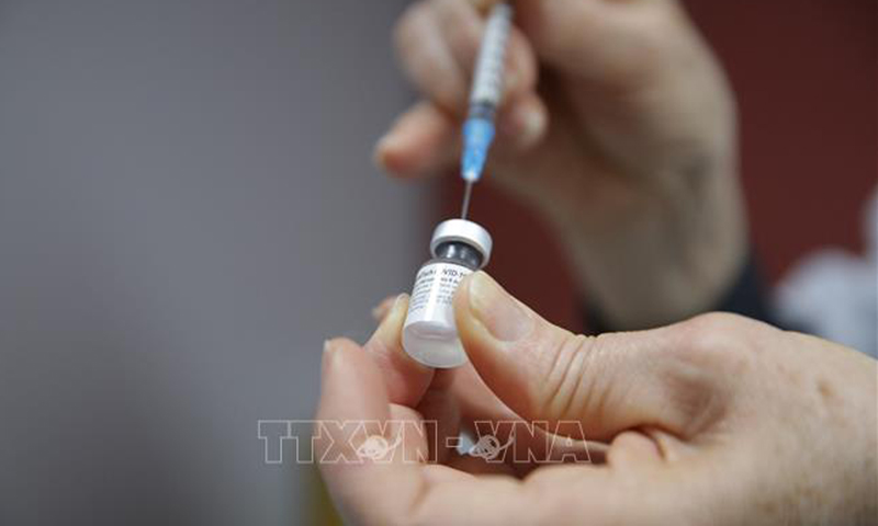 Vaccine phòng COVID-19 của hãng Pfizer/BioNtech. Ảnh minh họa: AFP/TTXVN