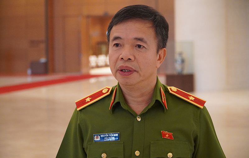 Đại biểu Nguyễn Tiến Nam trả lời phỏng vấn Đài Truyền hình Việt Nam bên lề kỳ họp