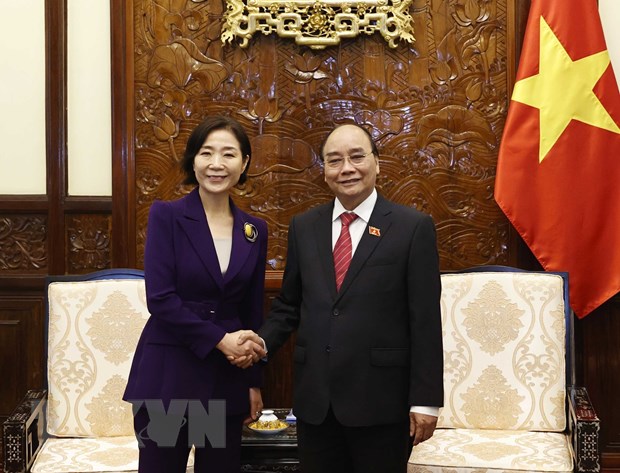 Chủ tịch nước Nguyễn Xuân Phúc tiếp Đại sứ Hàn Quốc Oh Young-ju. (Ảnh: Thống Nhất/TTXVN)
