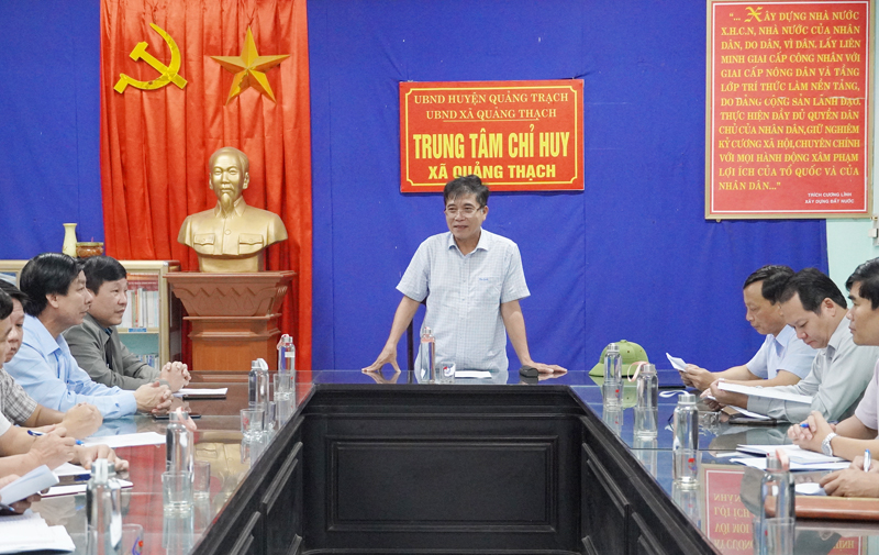 Đồng chí Phó Chủ tịch Thường trực UBND tỉnh Đoàn Ngọc Lâm phát biểu tại cuộc làm việc với lãnh đạo xã Quảng Thạch.