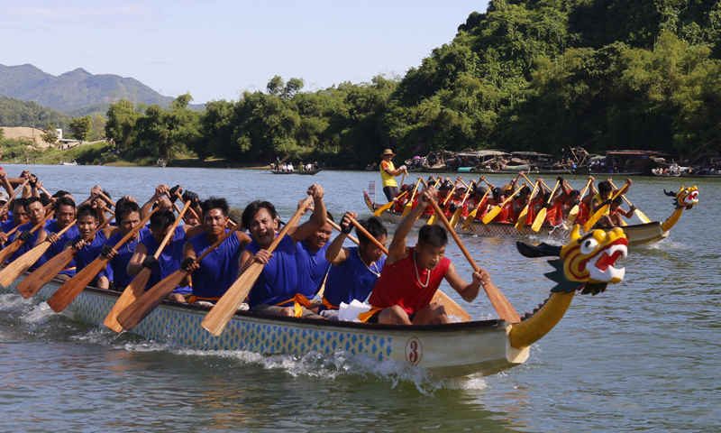 Huyện Tuyên Hóa đang nỗ lực xã hội hóa để nâng tầm giải đua thuyền truyền thống trên sông Gianh.