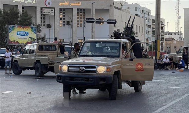 Các thành viên Chính phủ Thống nhất quốc gia Libya (GNU) sau cuộc giao tranh với các nhóm vũ trang đối địch tại thủ đô Tripoli ngày 27/8/2022. (Ảnh: THX/TTXVN)