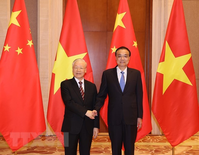 Tiếp tục chương trình thăm chính thức Trung Quốc, sáng 1/11, tại Thủ đô Bắc Kinh, Tổng Bí thư Nguyễn Phú Trọng hội kiến Thủ tướng Trung Quốc Lý Khắc Cường. (Ảnh: Trí Dũng/TTXVN)