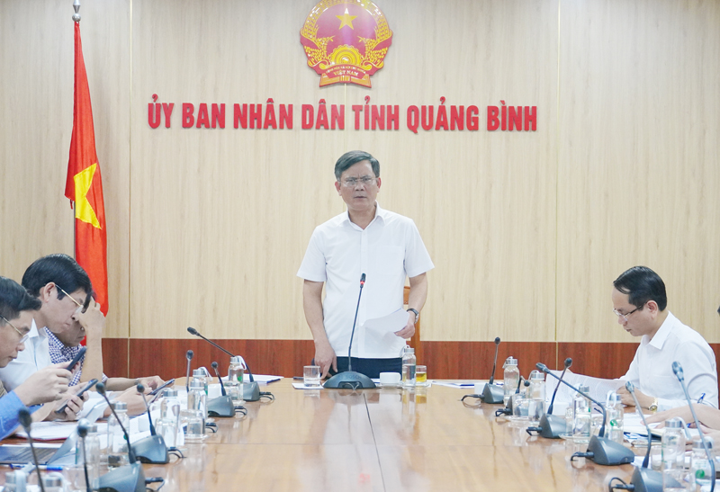 Đồng chí Chủ tịch UBND tỉnh Trần Thắng phát biểu đặt vấn đề tại hội nghị.
