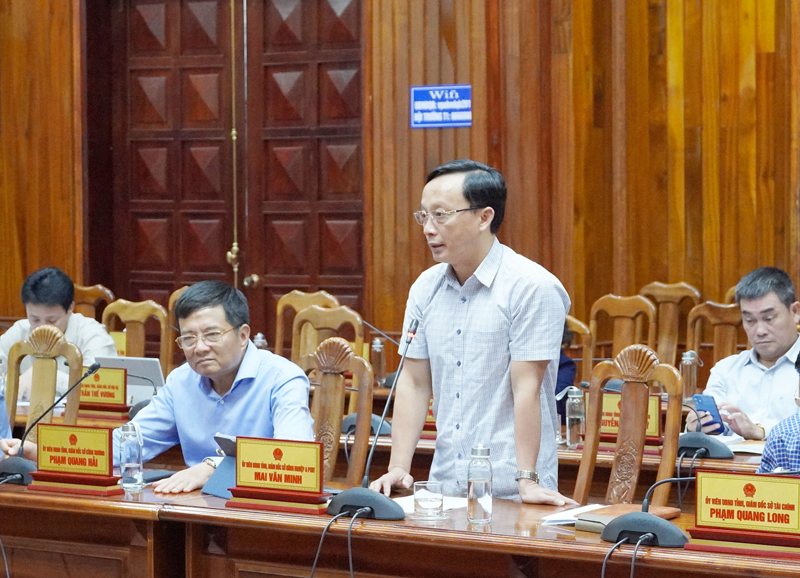 Đồng chí giám đốc Sở Nông nghiệp-PTNT Mai Văn Minh phát biểu tại phiên họp.