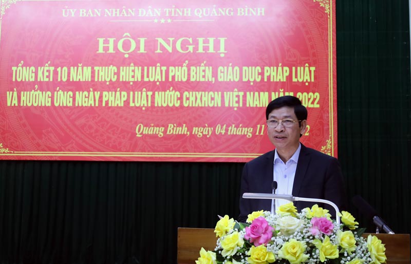 Đồng chí Hồ An Phong, Tỉnh ủy viên, Phó Chủ tịch UBND tỉnh, Chủ tịch Hội đồng Phối hợp PBGDPL tỉnh  phát biểu chỉ đạo tại hội nghị.