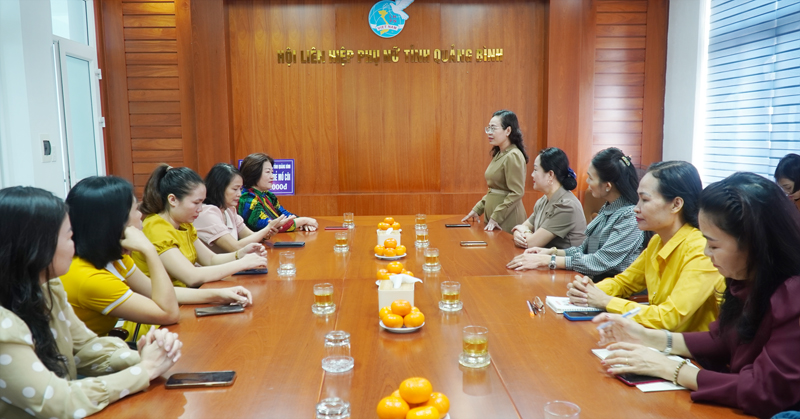 Chủ tịch Ủy Ban MTTQVN tỉnh Phạm Thị Hân đánh giá cao ý nghĩa nhân văn của Chương trình “Mẹ đỡ đầu - Kết nối yêu thương” đối với trẻ em mồ côi trên địa bàn tỉnh. 