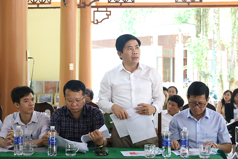 Đại diện Ban quản lý Vườn quốc gia Phong Nha-Kẻ Bàng báo cáo công tác chuẩn bị lễ tưởng niệm. 