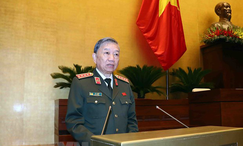 Đại tướng Tô Lâm, Bộ trưởng Bộ Công an trình bày Báo cáo công tác phòng, chống tội phạm và vi phạm pháp luật năm 2022. (Ảnh: Phạm Kiên/TTXVN)