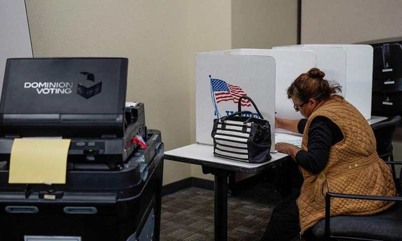Cử tri bỏ phiếu sớm tại Las Cruces, bang New Mexico, ngày 24/10/2022. (Ảnh: Reuters)