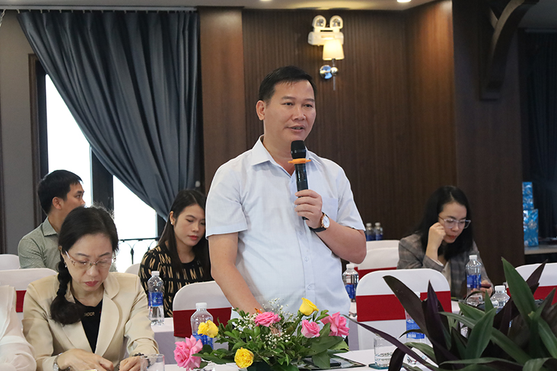 Đại diện doanh nghiệp ngành Du lịch tỉnh Bình Định đóng góp ý kiến phát triển du lịch hai địa phương. 