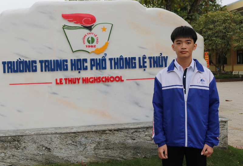 Nguyễn Văn Hưng-cậu học trò đam mê tin học.