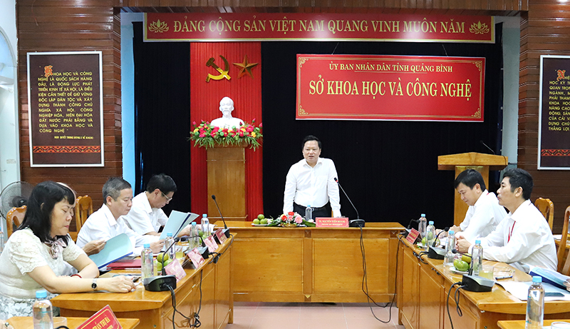 S. Nguyễn Tiến Hoàng, Phó Chủ tịch HĐKH các cơ quan Đảng Trung ương phát biểu tại buổi làm việc.