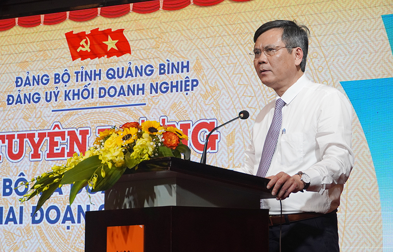 Đồng chí Chủ tịch UBND tỉnh Trần Thắng phát biểu chỉ đạo tại lễ tuyên dương.