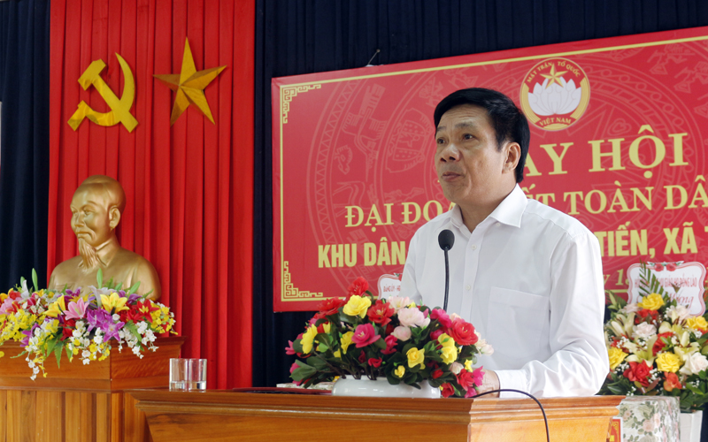 Đồng chí Phó Chủ tịch Thường trực HĐND tỉnh Nguyễn Công Huấn phát biểu tại ngày hội.