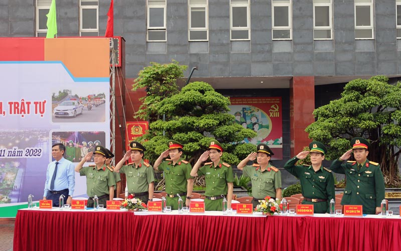 Các đại biểu tham dự tại lễ ra quân.