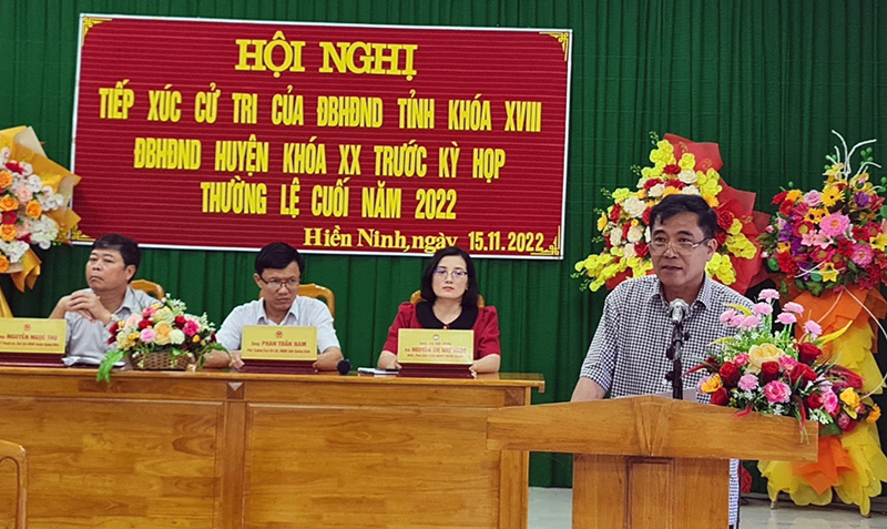 Đồng chí Phó Chủ tịch Thường trực UBND tỉnh Đoàn Ngọc Lâm tiếp thu, trao đổi về các kiến nghị của cử tri huyện Quảng Ninh.