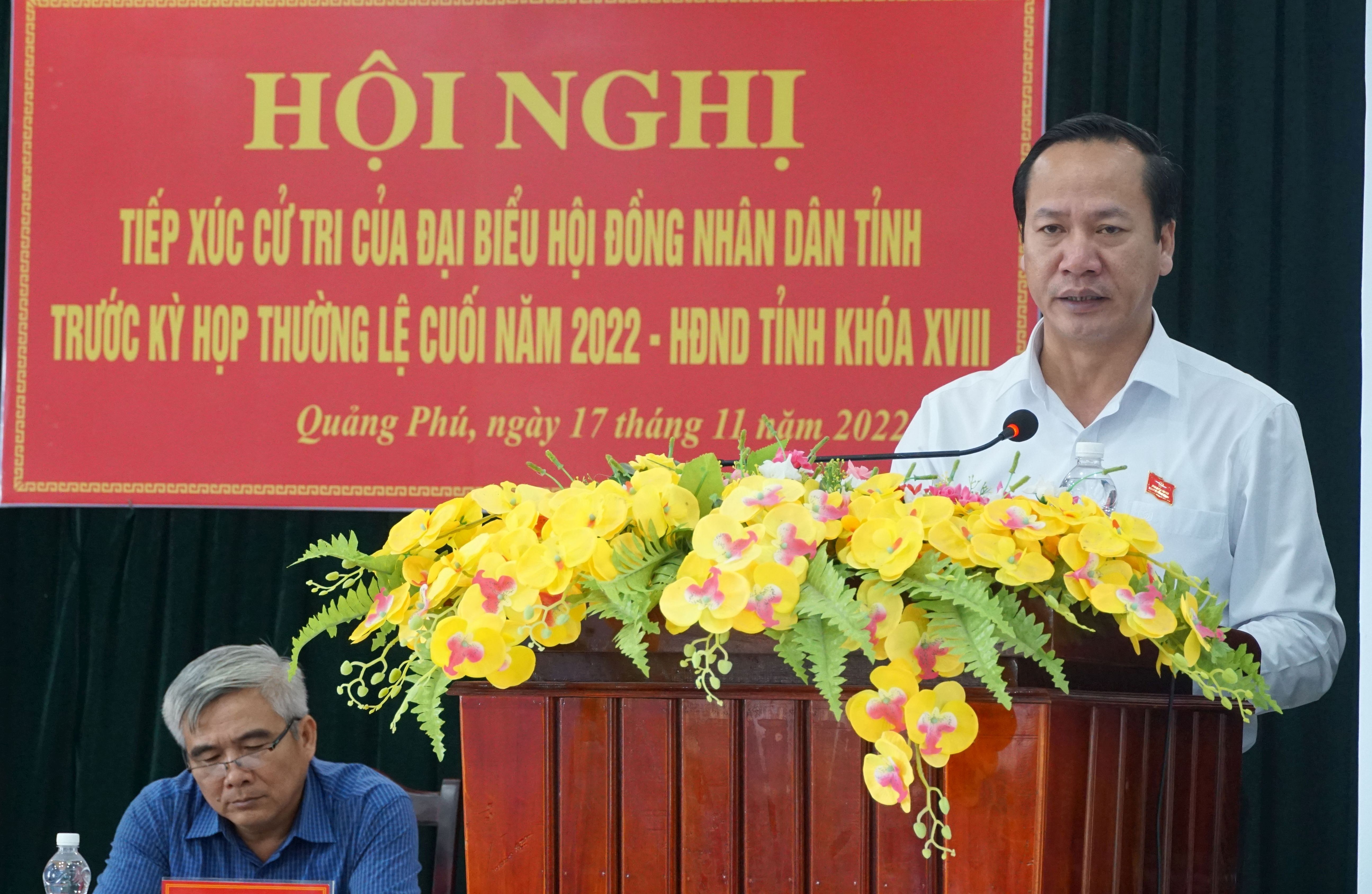 Đại biểu Nguyễn Xuân Đạt tiếp thu ý kiến của cử tri.