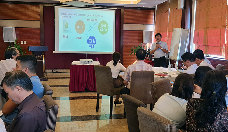 PGS.TS Mai Văn Trịnh, Viện Môi trường Nông nghiệp truyền đạt cho học viên những kiến thức về ứng phó với biến đổi khí hậu.