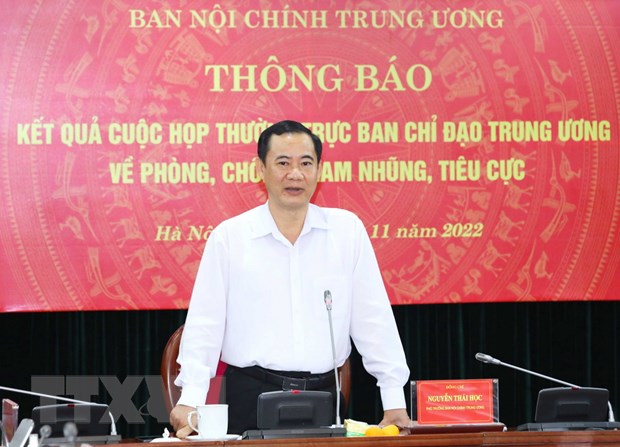 Ông Nguyễn Thái Học, Phó Ban Nội chính Trung ương thông báo kết quả cuộc họp. (Ảnh: Phương Hoa/TTXVN)