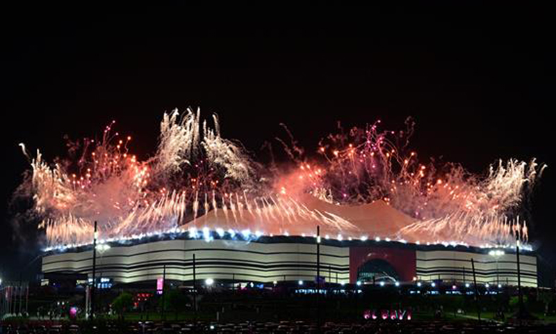 àn pháo hoa rực rỡ tại lễ khai mạc World Cup 2022 trên sân Al-Bayt ở Al Khor, Qatar ngày 20/11/2022. Ảnh: AFP/TTXVN