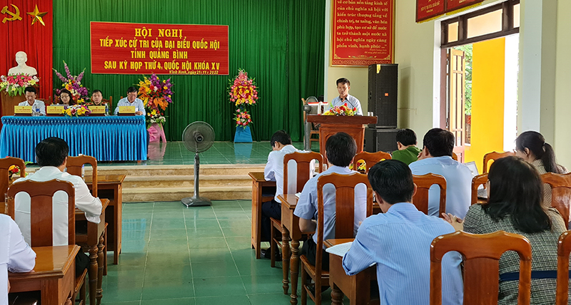  Cử tri huyện Quảng Ninh bày tỏ tâm tư, nguyện vọng.