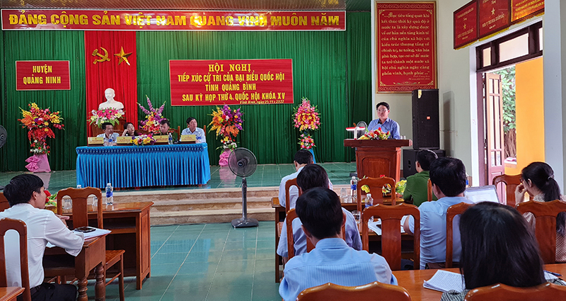 Lãnh dạo huyện Quảng Ninh tiếp thu ý kiến, kiến nghị của cơ tri.