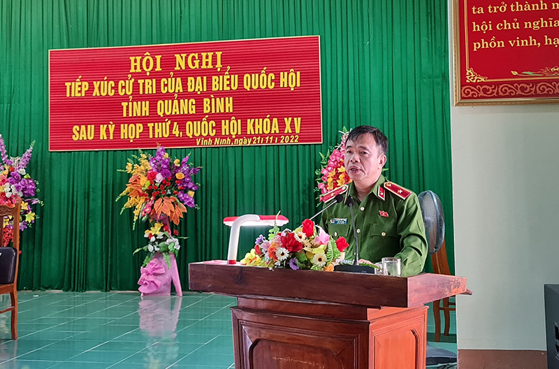 Thiếu tướng Nguyễn Tiến Nam, Viện trưởng Viện Khoa học Hình sự đã tiếp thu, giải trình và thông tin một số nội dung, vấn đề cử tri huyện Quảng Ninh quan tâm.