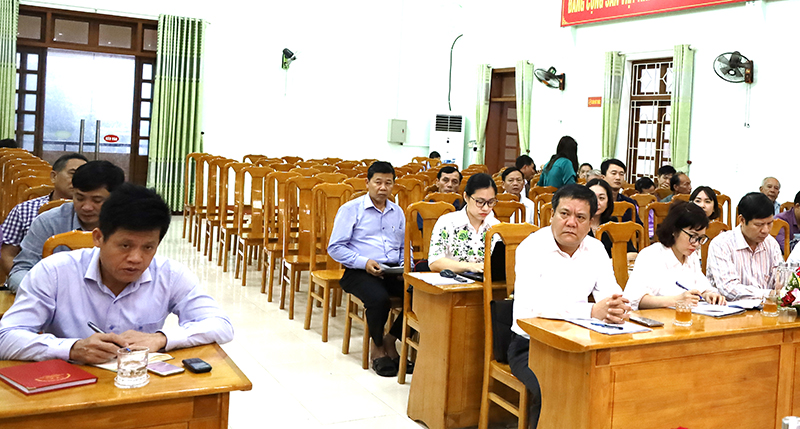 Các đại biểu tham dự buổi TXCT TP. Đồng Hới tại nhà văn hóa xã Lộc Ninh.