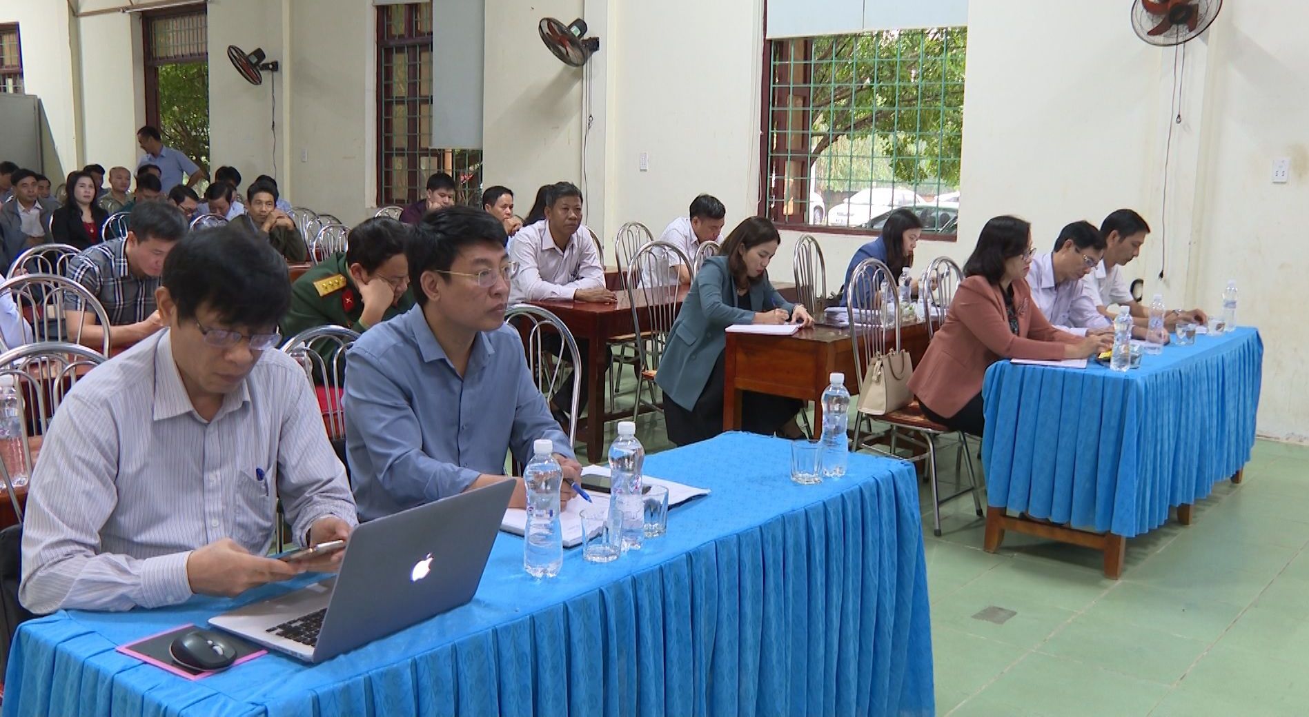 Đông đảo cử tri huyện Quảng Trạch tham dự buổi tiếp xúc cử tri với Đoàn ĐBQH tỉnh.