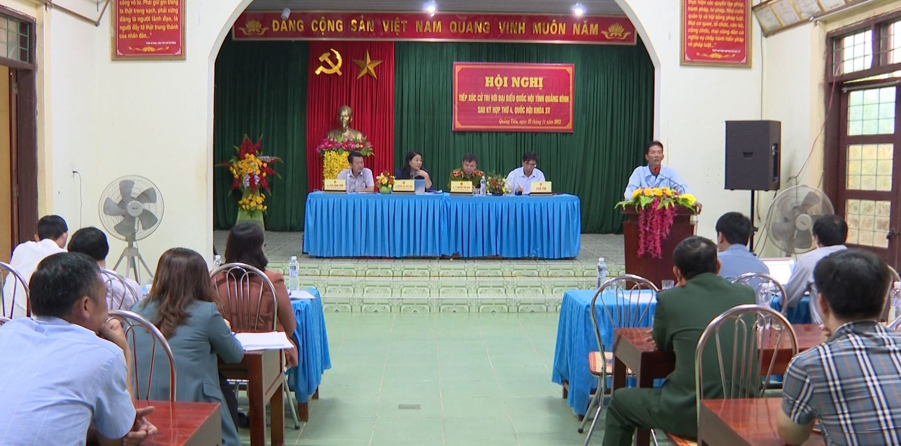 Cử tri huyện Quảng Trạch bày tỏ tâm tư, nguyện vọng.