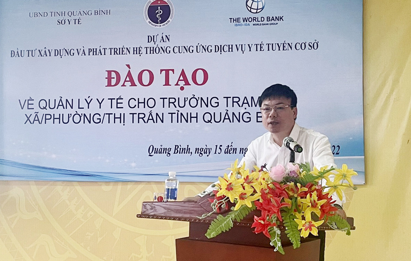 Bác sĩ Dương Thanh Bình, Giám đốc Sở Y tế trao đổi những nội dung quan trọng của hệ thống y tế tại khóa học.