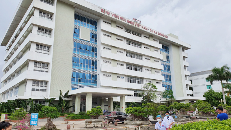 Bệnh viện Hữu nghị Việt Nam - Cu Ba Đồng Hới là cơ sở KCB tuyến Trung ương (gọi là tuyến 1) duy nhất trên địa bàn Quảng Bình.