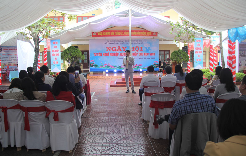 Ngày hội tuyên truyền, tư vấn nghề nghiệp được tổ chức tại Trường THCS Quảng Lộc.