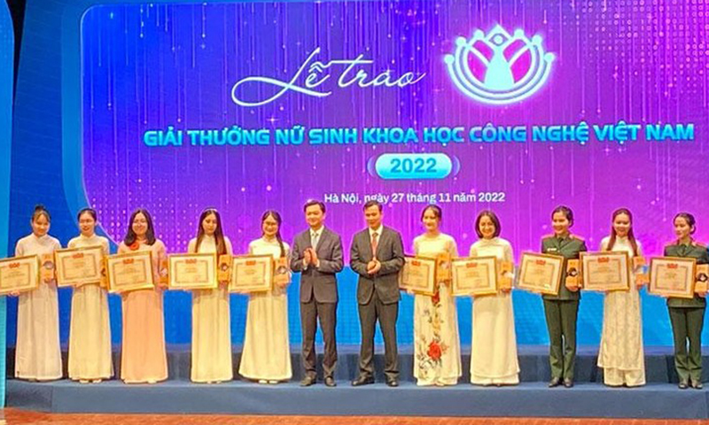 Các nữ sinh tiêu biểu nhận Giải thưởng Nữ sinh khoa học công nghệ Việt Nam năm 2022.