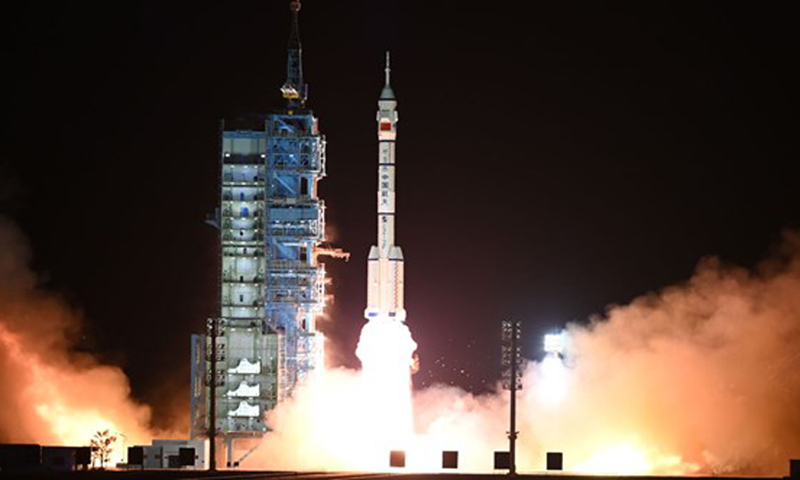 Tàu Thần Châu-15 được phóng bằng tên lửa đẩy Trường Chinh-2F. (Nguồn: China Global Times)
