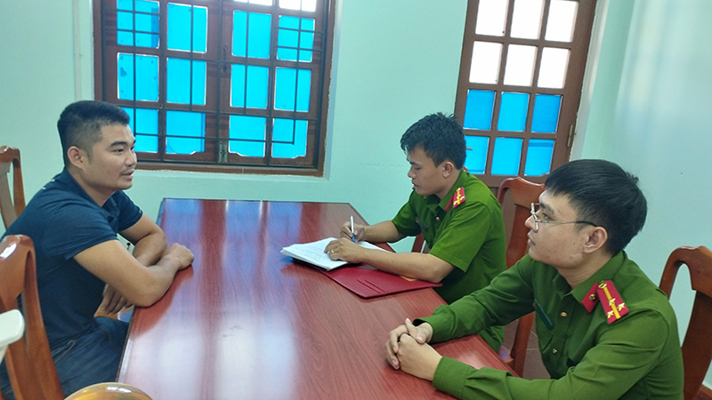 Nguyễn Văn Nam tại cơ quan Cảnh sát Điều tra, Công an huyện Bố Trạch. 