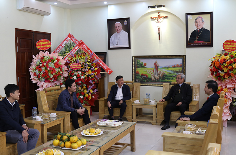 Công an tỉnh Quảng Bình thăm, chúc mừng giáng sinh tại Tòa Giám mục giáo phận Vinh và Hà Tĩnh