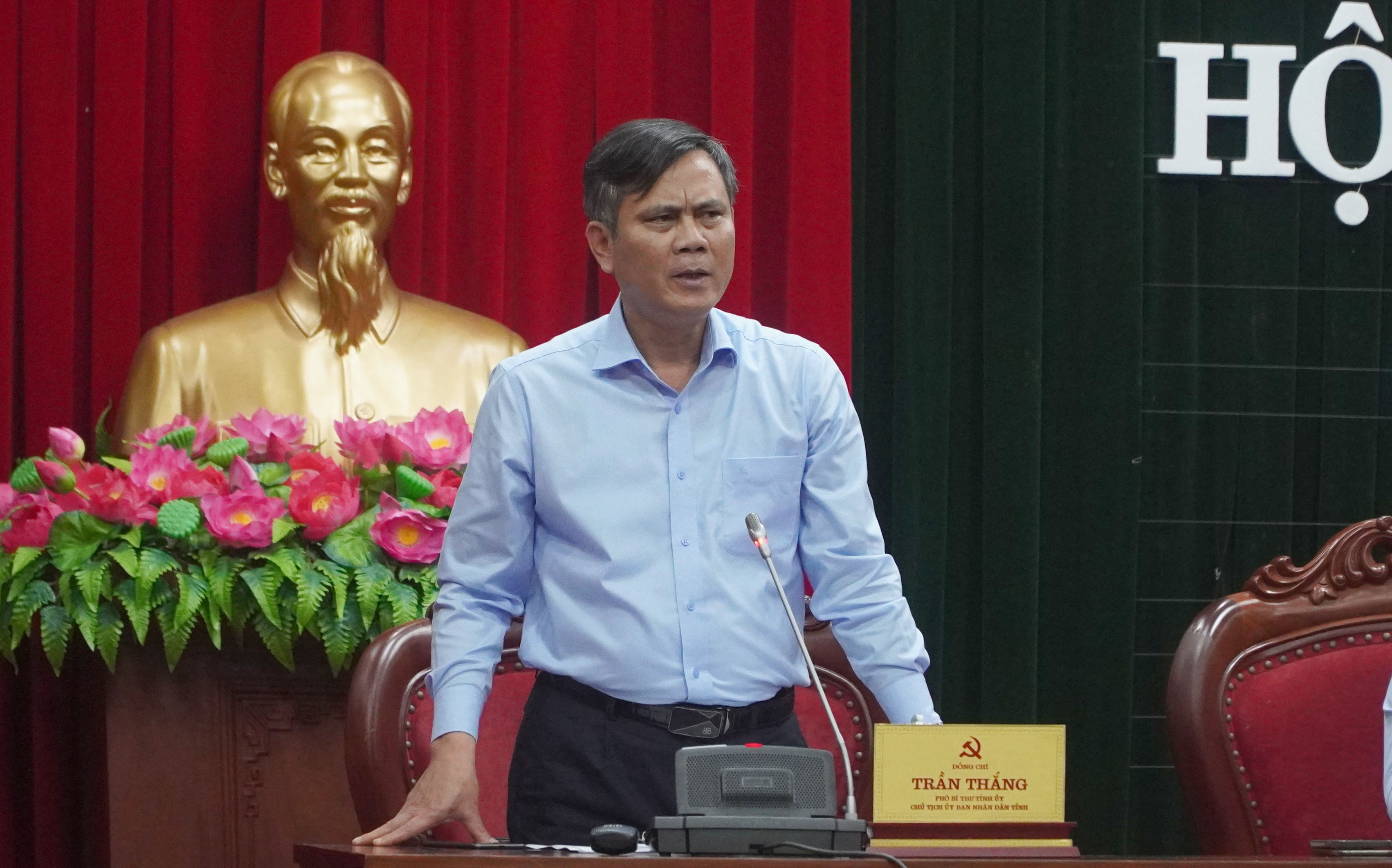 Đồng chí Chủ tịch UBND tỉnh Trần Thắng phát biểu tại hội nghị