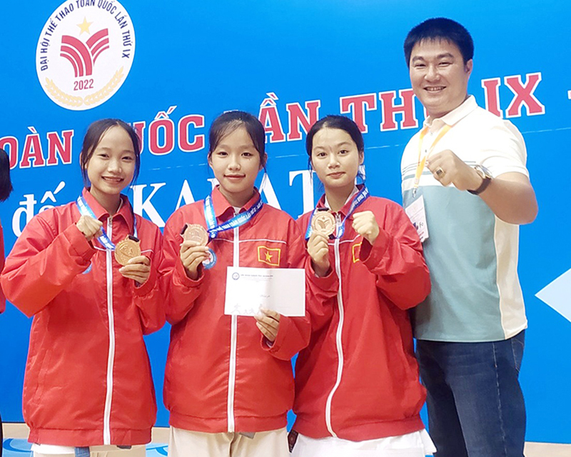 Ba nữ vận động viên Quảng Bình vừa giành được huy chương đồng Karate nữ nội dung kata đồng đội nữ tại Đại hội Thể thao toàn quốc.