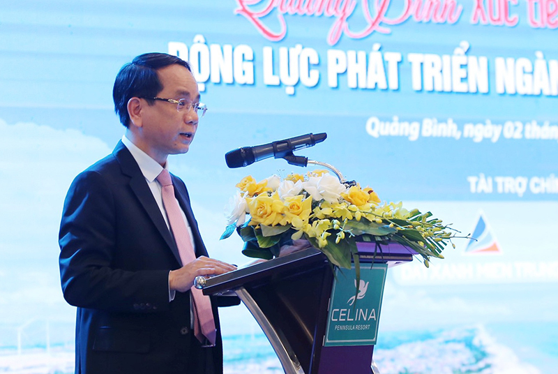 Đồng chí Phó Chủ tịch UBND tỉnh Phan Mạnh Hùng phát biểu chúc mừng hội thảo. 