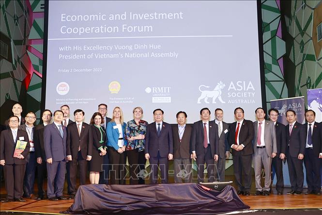 Chủ tịch Quốc hội Vương Đình Huệ với đại biểu tham dự Diễn đàn hợp tác kinh tế Việt Nam - Australia. Ảnh: Doãn Tấn/TTXVN