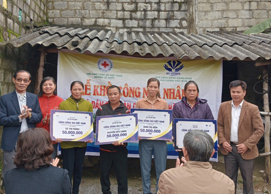  Hội Chữ thập đỏ huyện Lệ Thủy và Quỹ DCI hỗ trợ xây dựng nhà nhân ái cho các hộ gia đình có hoàn cảnh khó khăn tại thị trấn Nông trường Lệ Ninh.