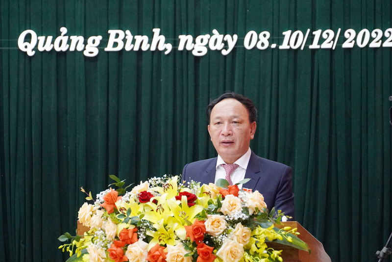 Đồng chí Phó Bí thư Thường trực Tỉnh ủy, Chủ tịch HĐND tỉnh Trần Hải Châu đọc diễn văn khai mạc kỳ họp.